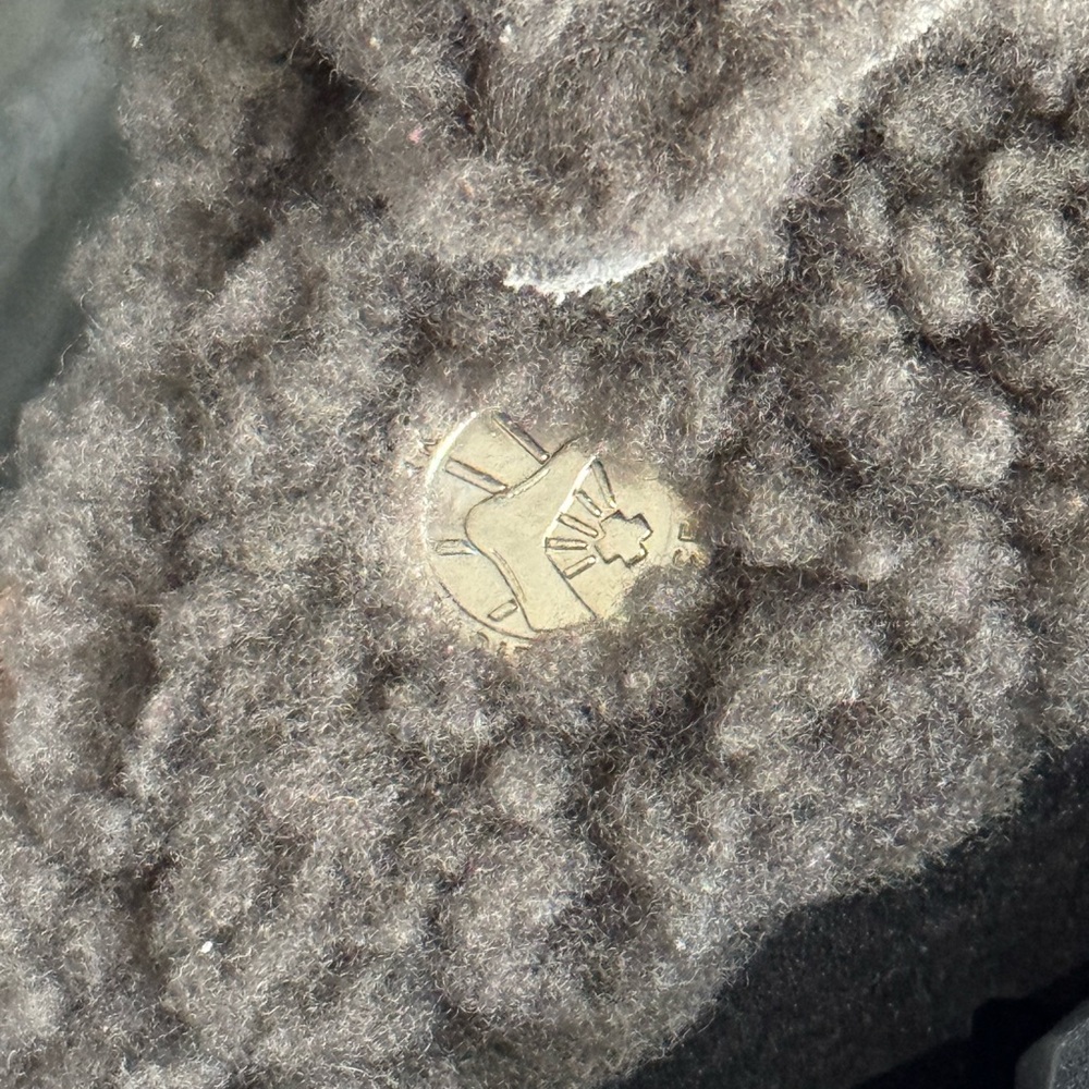 Birkenstock Arizona Split Teddy Rivet Logo. Size 36 (US 5.0). Very gently used. - Picture 7 of 12